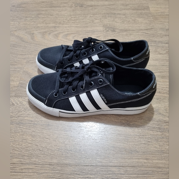 Adidas black and white men's sneakers Size 9.5 U.S. - Picture 14 of 15